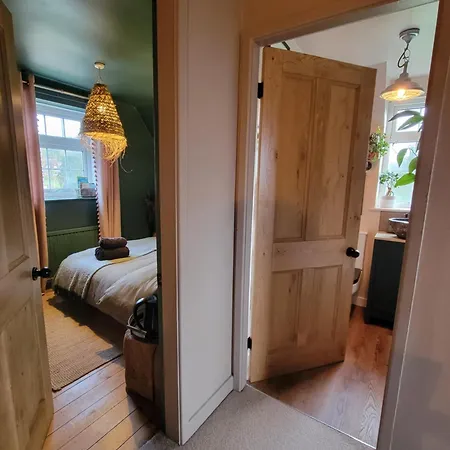 Double With Bathroom In North Yorkshire Village Allerston