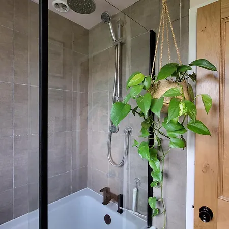 Double With Bathroom In North Yorkshire Village * Allerston